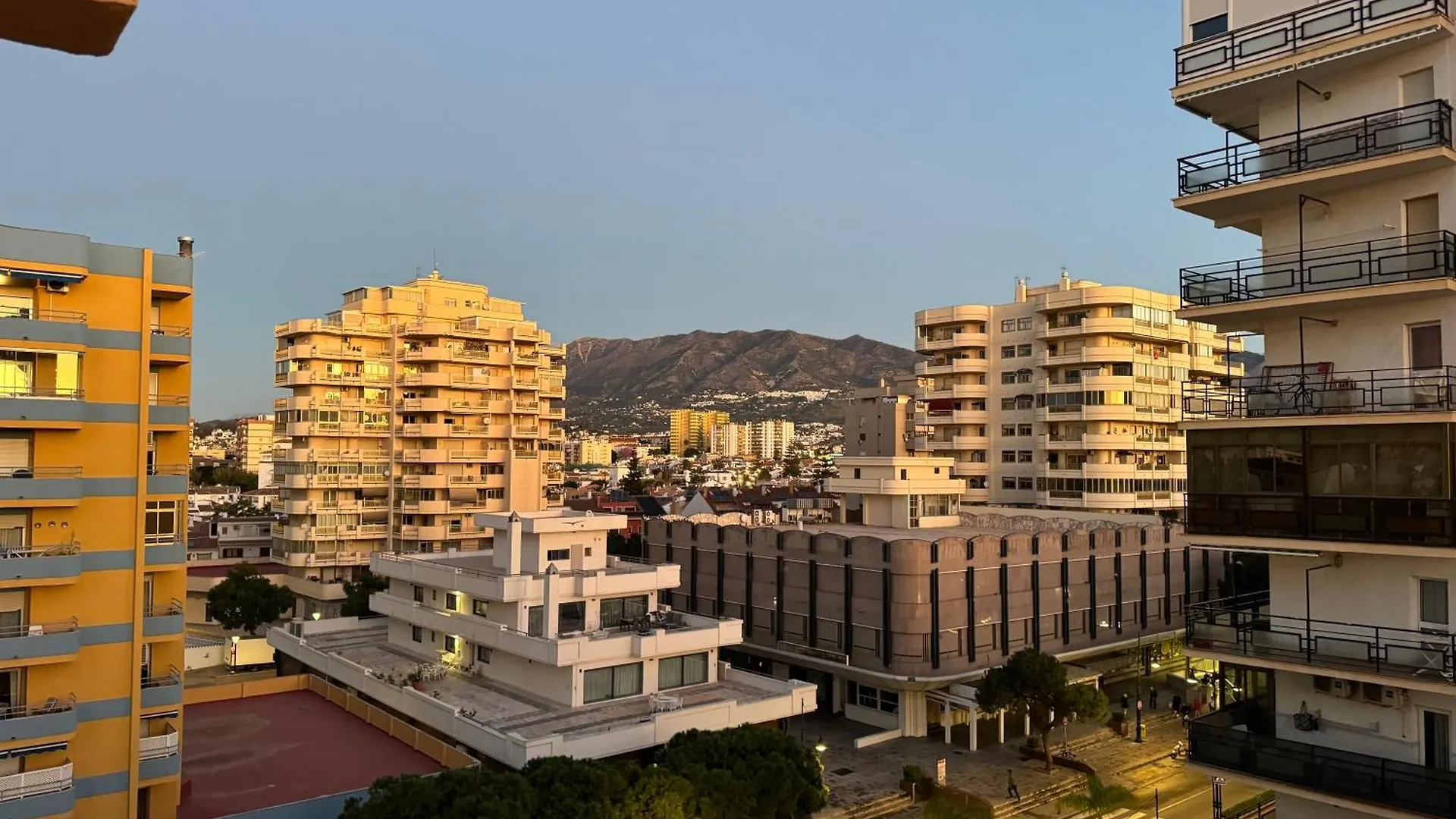 Alex Bed & Breakfast - Your Home Away Including Breakfast - In A Real Home Fuengirola